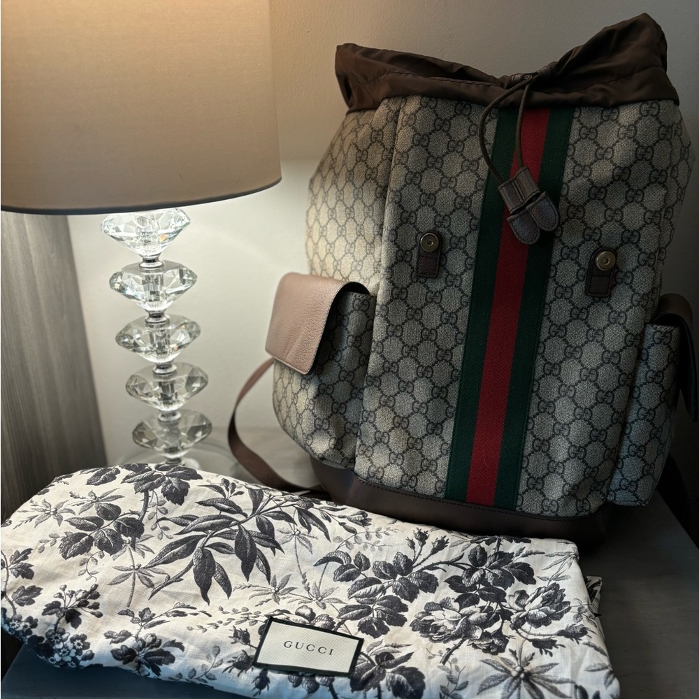 Selling Gucci bookbag